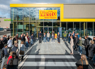 Ratisbona eröffnet Leuchtturmprojekt im Lebensmitteleinzelhandel: innovative Holzmärkte von Netto und Markgrafen in Creußen